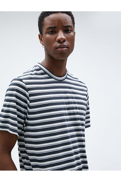 Koton Basic-T-Shirt mit kurzen Ärmeln und Rundhalsausschnitt