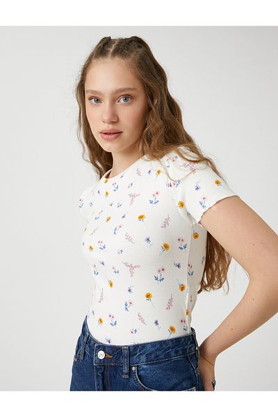 Koton Crop Tričko s květinovým potiskem Crew Neck Krátký rukáv