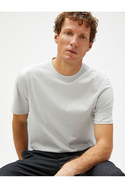 Koton Basic-T-Shirt mit Rundhalsausschnitt und kurzen Ärmeln aus Baumwolle