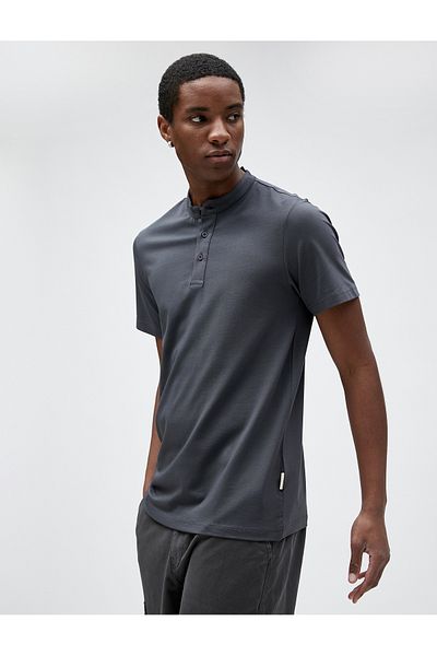 Koton Bavlněné tričko Slim Fit s převládajícím límečkem – zapínání