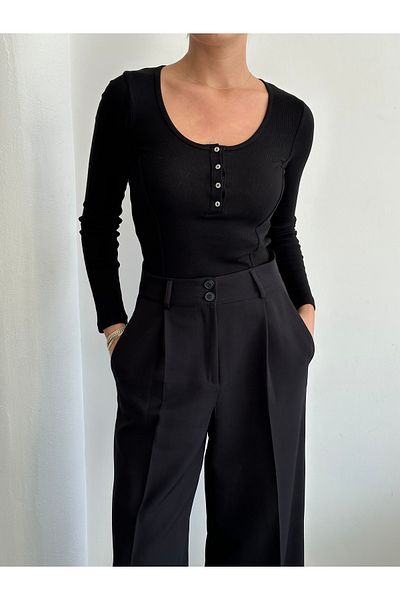 Laluvia Schwarzes, perlmuttfarbenes, langes T-Shirt mit Knöpfen – 2634