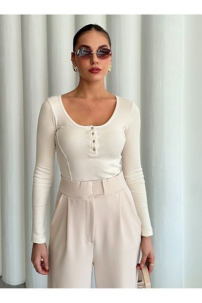 Laluvia Ecrufarbenes, perlmuttfarbenes, langes T-Shirt mit Knöpfen – 2634