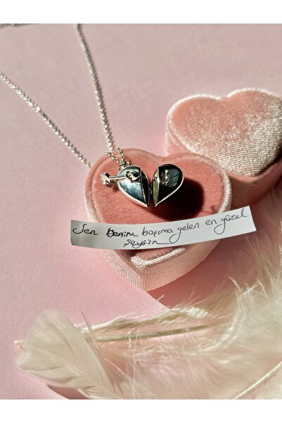 Harlofia Jewelry قلادة على شكل قلب على شكل سهم فولاذي مع قفل سري، هدية لصديقتك