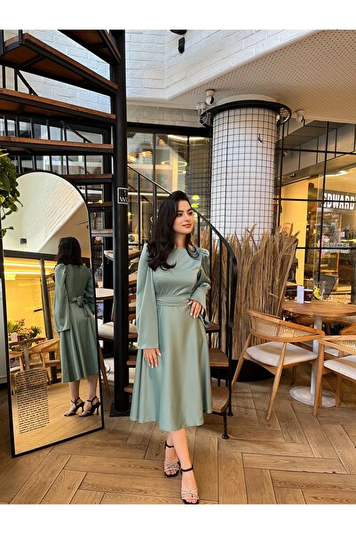 Sheeny Elara Su Yeşili Kloş Etek Kolları Uzun Saten Elbise