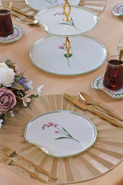 Glore Crocus Gold Gilded 6-Piece 25-Piece Cake Tea Treat Set