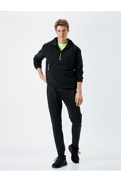 Koton Jogger-Jogginghose mit Spitzennähten an der Taille und Reißverschlusstasche