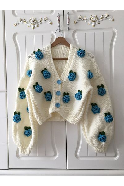 El örgüsü Cardigan de damă tricotat manual cu detalii trandafiri, cardigan floral