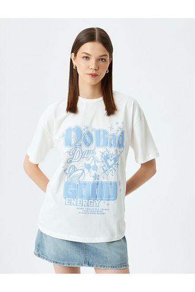 Koton Tricou cu mânecă scurtă cu imprimeu cu slogan, cu decolteu, cu potrivire confortabilă