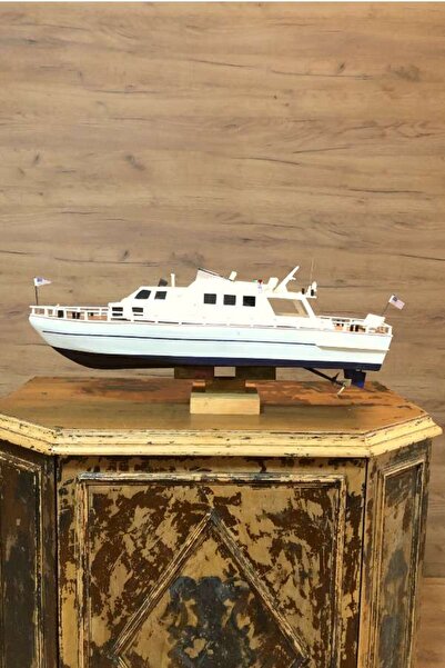 Su Üstünde Beyaz Motor Yat