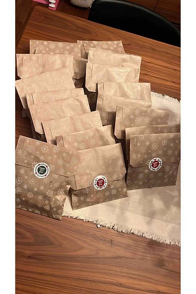 Dekals 100 Pieces 18x30 Snow Patterned Medium Size Gift Wrap New Year Christmas Themed Gift Packaging Paper Bag