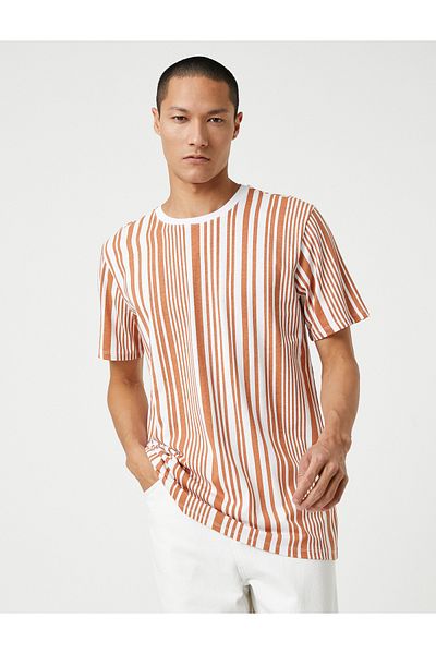 Koton Βασικό T-Shirt με λαιμόκοψη με κοντό μανίκι