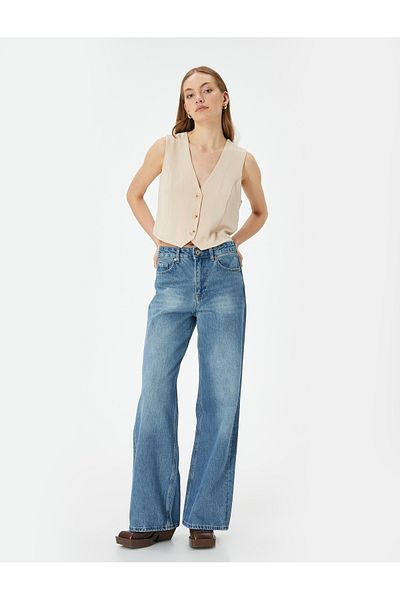 Koton V-Neck Buttoned Thin Aerobin Fabric Crop Vest Blouse