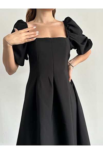 SONREİR Skládané dlouhé šaty s krátkým balónovým rukávem se čtvercovým výstřihem