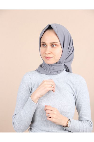 Sima وشاح حريري رمادي من Sima Medina