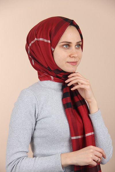 Sima شال منقوش باللون الأحمر من بربري