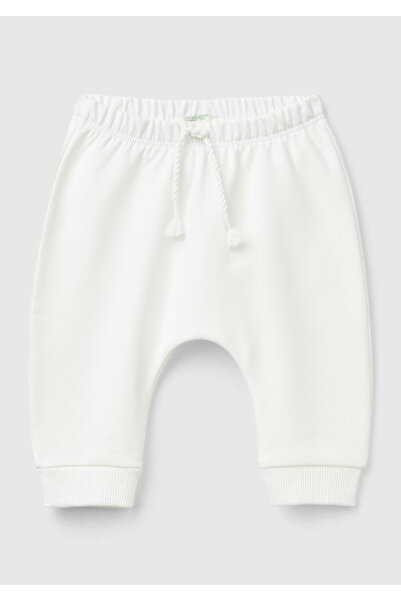 United Colors of Benetton Bebek Beyaz Arkası Logo Detaylı Beli Lastikli Büzgü...