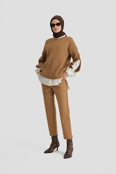Armine Model 24k2707 Pantaloni Camel cu închidere asimetrică