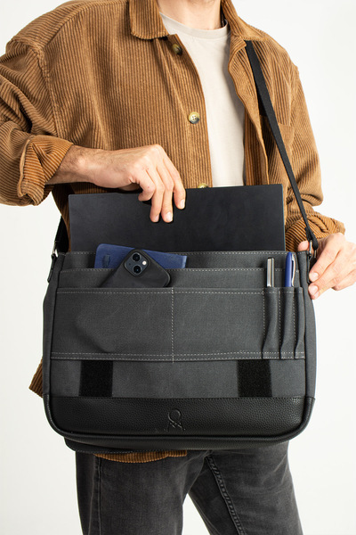 By Hakan Τσάντα ώμου Mega 418 UNISEX Canvas Messenger Τσάντα ώμου ΜΑΥΡΟ-ΜΑΥΡΟ