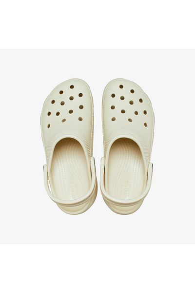 Crocs شبشب نسائي كريمي ذو نعل سميك كلاسيكي