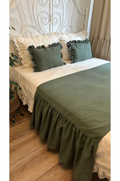 Decamor home Green Ruffled Bed Runner and Throw Pillow Set with Inner Padding