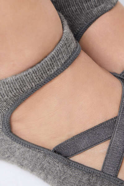 Oysho 2 pairs of cotton blend yoga and Pilates socks with crossover straps