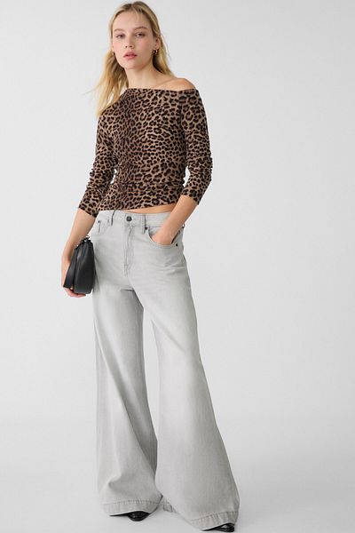 Stradivarius T-Shirt with Leopard Print and Asymmetrical Collar