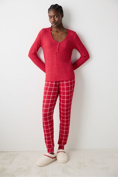 Penti Best Of Winter Pyjama-Set mit roten Hosen