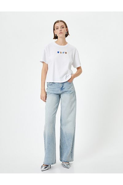 Koton Kurzärmliges T-Shirt aus Baumwolle mit Rundhalsausschnitt und Stickerei
