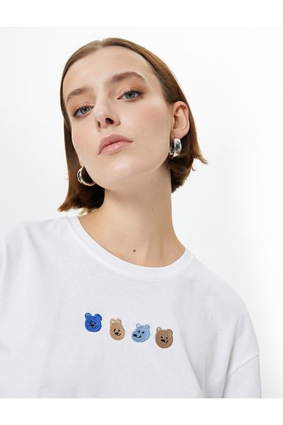 Koton Kurzärmliges T-Shirt aus Baumwolle mit Rundhalsausschnitt und Stickerei