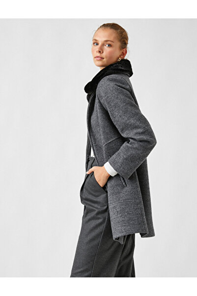 Koton Kabát do kapsy s kožešinovým límcem na zip