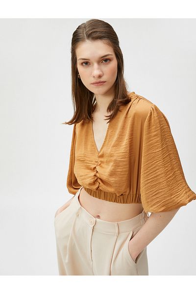 Koton Crop-Bluse mit gerafftem V-Ausschnitt