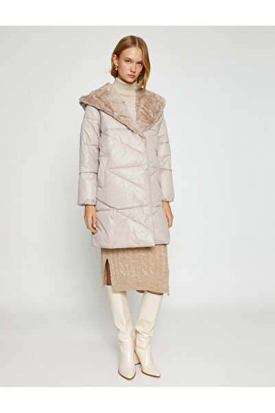 Koton Дълго пухено яке с плюшена яка и качулка