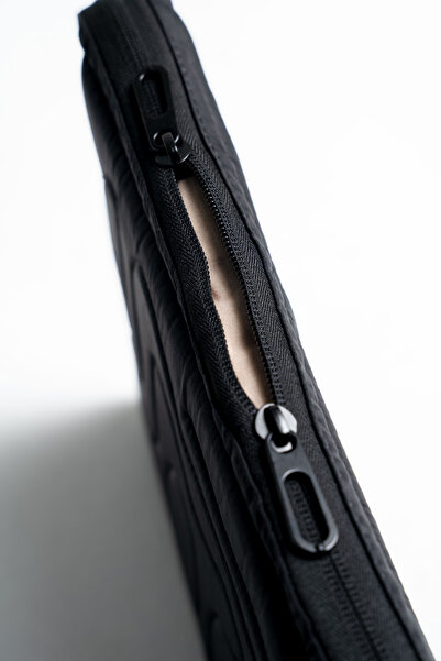QEYZİ Cornerarmor Teknolojili Macbook Çantası (13-15.6 INÇ)