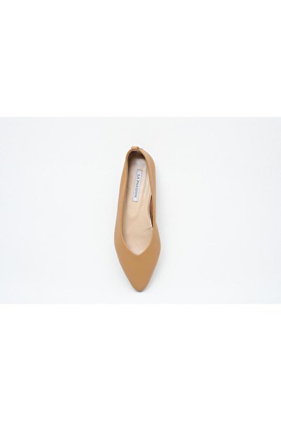 LA PASSION Pointed Toe Tan Ballerinas