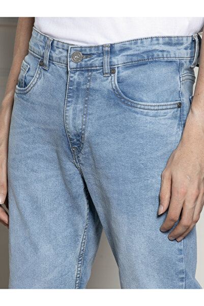 Dennis Lingo By Styli Mid Rise Relaxed Fit Light Fade Stretchable Jeans