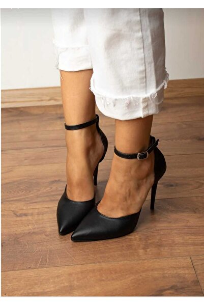 Divax Women's Black Pointed Toe Heeled Shoes
