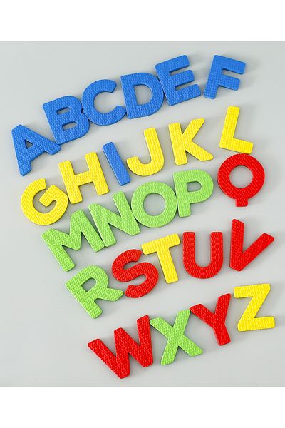 Fab N Funky لعبة مغناطيسية بأحرف إنجليزية كبيرة عالية الجودة، غير سامة، مصنوعة من البلاستيك، للأطفال من سن 3 سنوات فما فوق - 26 قطعة