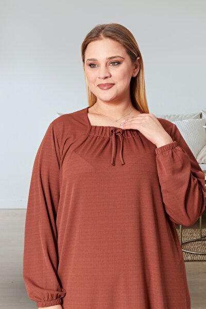 Ferace Γυναικείο φόρεμα με ριμπ τετράγωνο γιακά μεγάλου μεγέθους