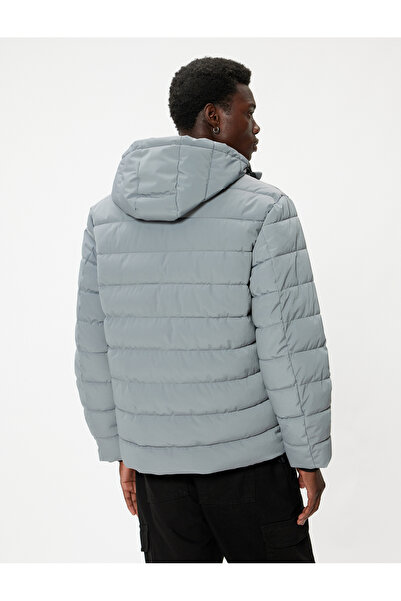 Koton Fermuarlı Cep Detaylı Slogan Baskılı Kapşonlu Şişme Mont