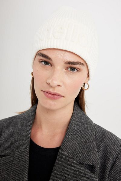 DeFacto Damen-Strickmütze mit Slogan C6635ax24wn