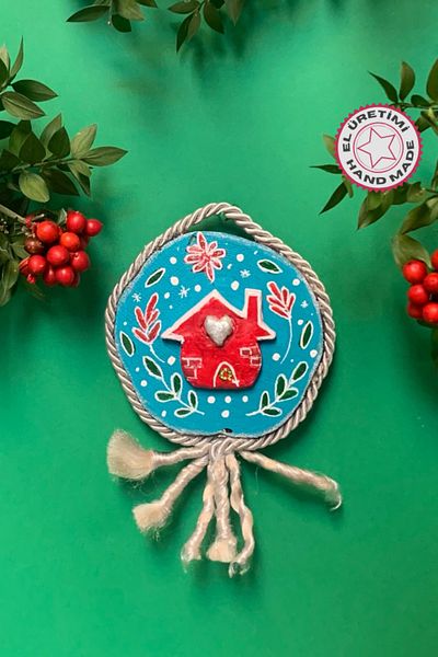 Uretti Belkıs 8188 Casă de basm realizată manual cu tematică de Anul Nou Decor de perete Ornament de copac 11 x 18 cm