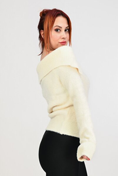 Lefon Cream Dark Prince Algen Combination Plush Sweater