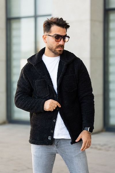Know Schwarze Herren-Fleecejacke mit Hemdkragen und Brusttaschendetail