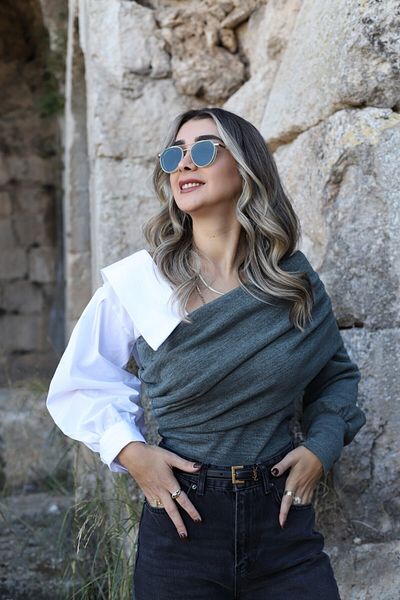 bytugcekaya Μπλούζα με γιακά Madonna Ανθρακί