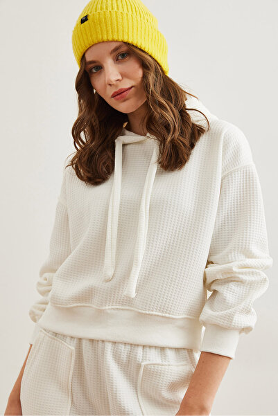 Olalook Kadın Beyaz Kapüşonlu Bağcıklı Waffle Sweatshirt SWT-19000708