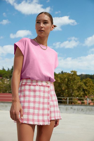 Trendyol Collection Rosa Baumwollwatte Basic T-Shirt mit Biker-Kragen (TWOSS20TS0021)