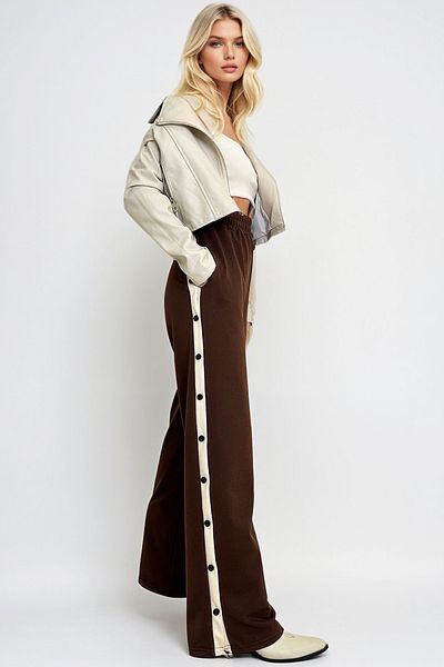 Trend Alaçatı Stili Braune Hose mit weitem Bein – doppelte Taschen und Seitenstreifen ALC-X12713