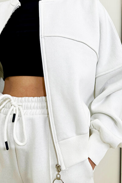 Trend Alaçatı Stili Dámský bílý oblek s kulatým výstřihem se 3 vlákny se zvýšeným předním zipem a travnatými kalhotami Alc-X13284