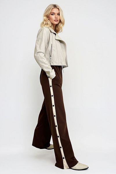 Trend Alaçatı Stili Braune Hose mit weitem Bein – doppelte Taschen und Seitenstreifen ALC-X12713