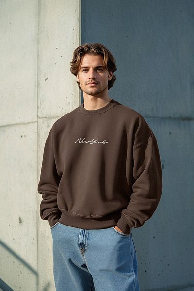 Trendyol Collection Кафяв 100% памук стандартен/нормален суичър с градска бродерия с кръгло деколте Tmnaw23Sw00481